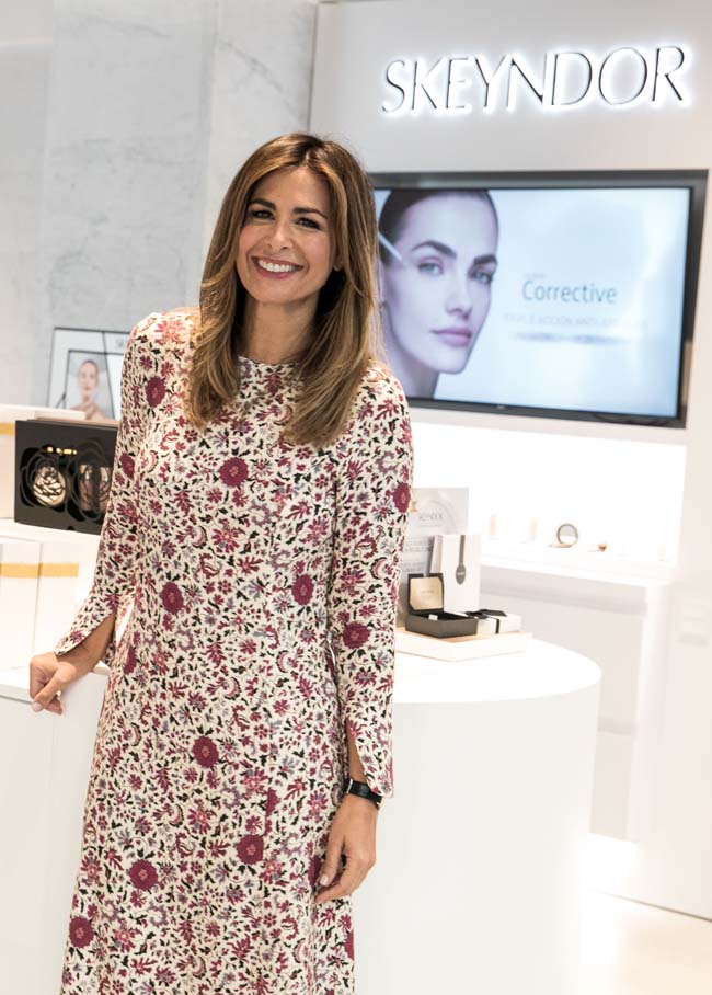 Imagen noticia NURIA ROCA VISITA EL NUEVO CENTRO SKEYNDOR LAB DE BARCELONA