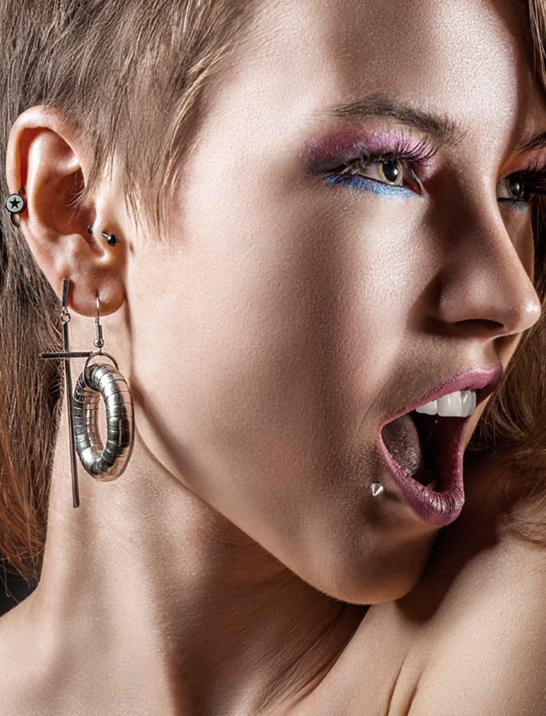 Imagen noticia PIERCING REVERSE: MINI-CIRUGÍA 	PARA REMODELAR EL LÓBULO DE LA OREJA