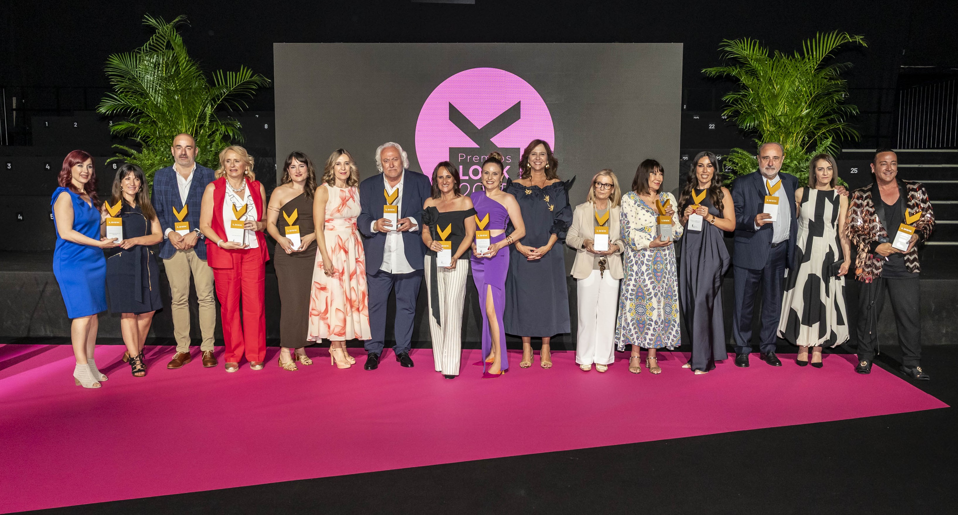Foto de familia de los ganadores en la XI Gala Premios Salón Look