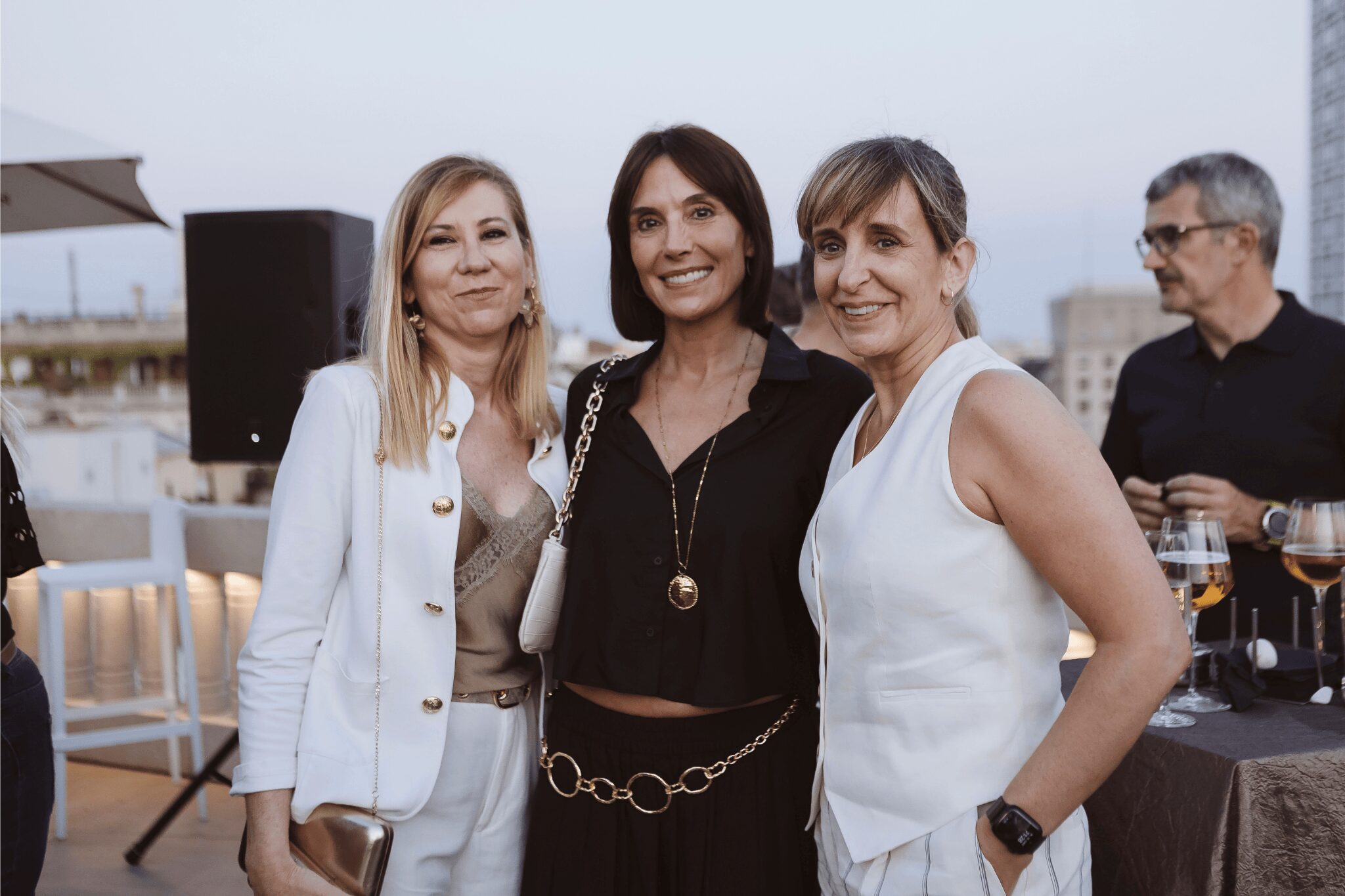 De izda. a dcha., las esteticista Yolanda López, Yvette Pons y PatrIcia Cuenca.