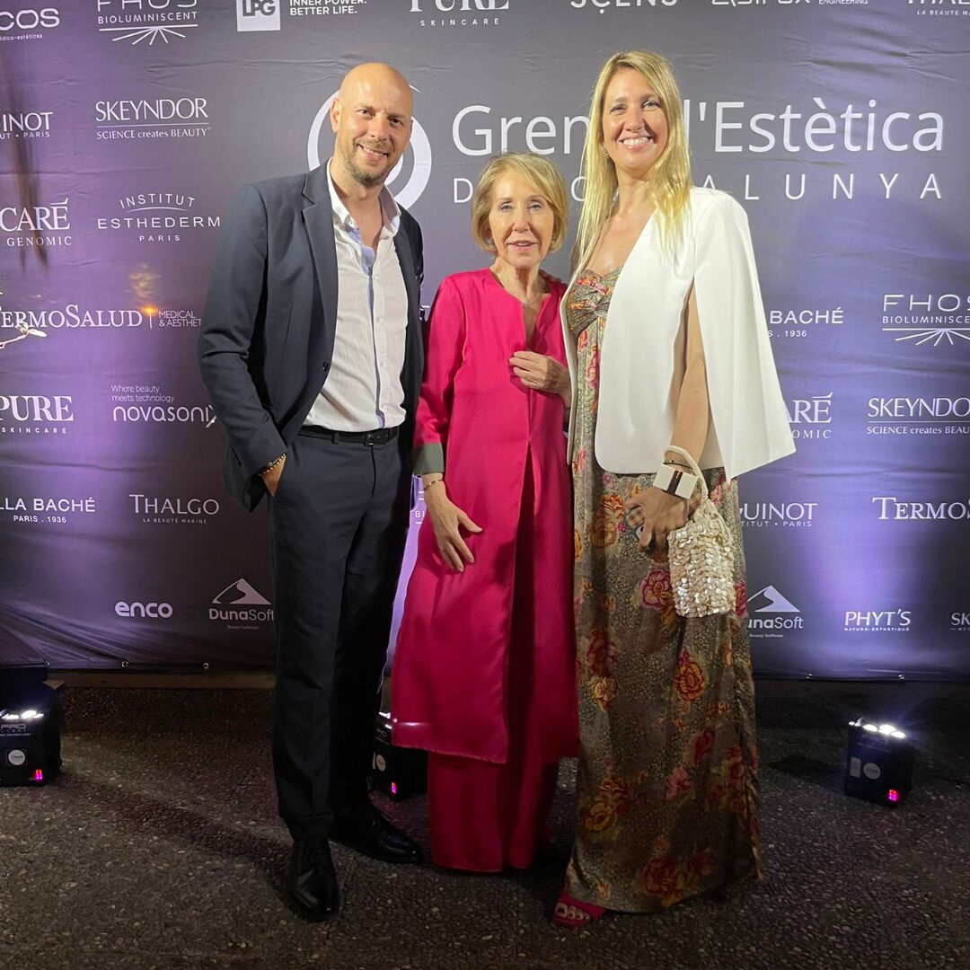 Alejandra Puig, directora de Nueva Estética, con el equipo de Bruno Vassari.