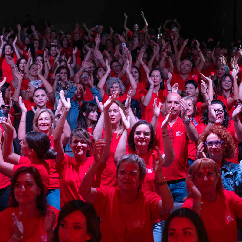 La sala del foro terminó bailando entre sonrisas y aplausos