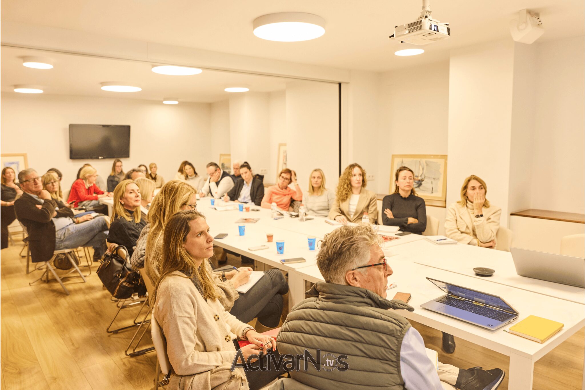 Gente en la reunión de Stanpa