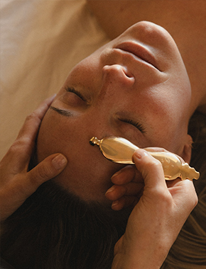 RITUAL FACIAL REJUVENECEDOR CON EL UTENSILIO DE MASAJE VENUS BY MARIONA VILANOVA